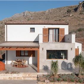 3 bedroom villa with pool near Castellamarre del Golfo, sleeps 5